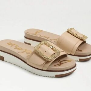 Sam Edelman Ariane Wedge Sandal in Beige and Gold